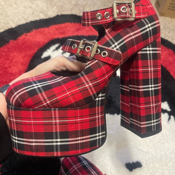 Dolls Kill current mood plaid platform shoes. NWOT. Never worn. Size 9 run small - Picture 5 of 7